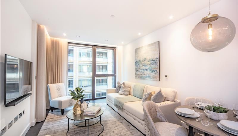 2 bed property in Charles Clowes Walk, London